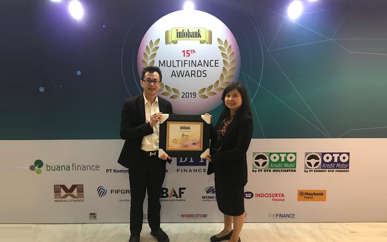 Smart Finance Kembali Terima Penghargaan dari Infobank